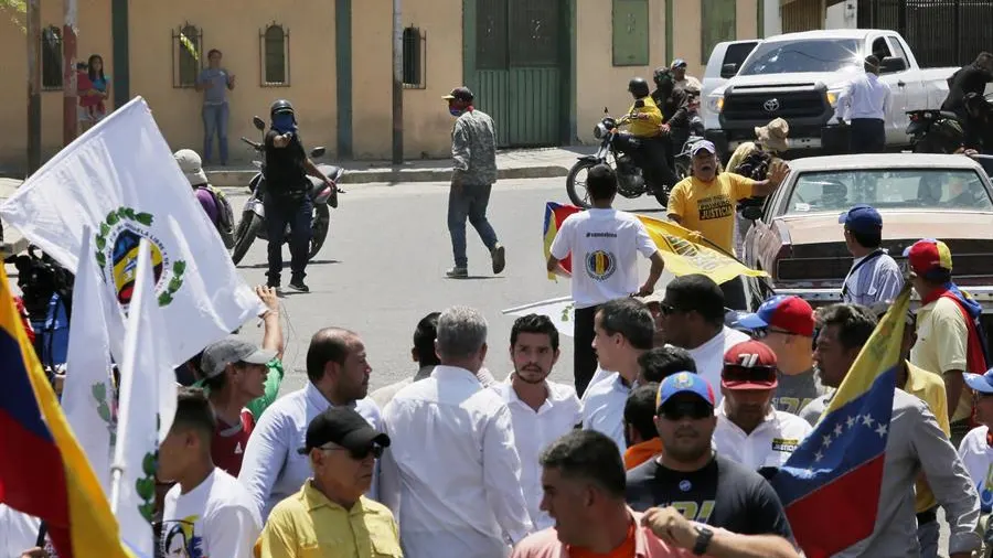 Imagen previa al tiroteo en la manifestación antigubernamental convocada por el líder opositor Juan Guaidó. 