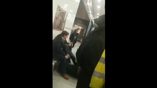 Un vigilante dirige frases racistas a unos jóvenes inmigrantes en Girona Un vigilante dirige frases racistas a unos jóvenes inmigrantes en Girona