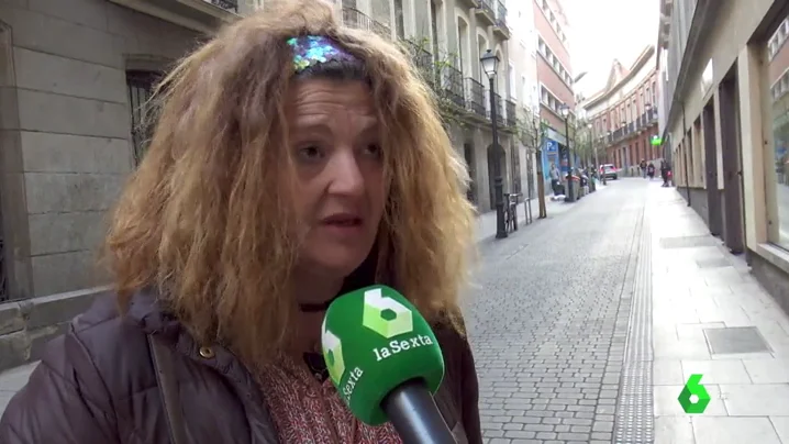 La trágica situación de Estrella, una mujer que vive en la calle: "Cobro 500 euros y mis hijas están en el instituto"