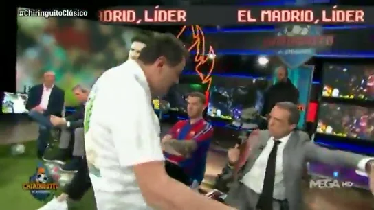 Tomás Roncero, cantando eufórico en la cara de Cristóbal Soria: "Y el 'shiquetito' pa cuándo" Tomás Roncero, cantando eufórico en la cara de Cristóbal Soria: "Y el 'shiquetito' pa cuándo"