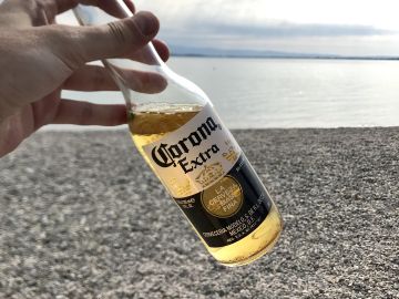 Una cerveza de la marca 'Corona' Una cerveza de la marca 'Corona'