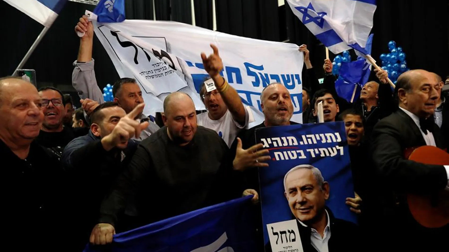 Simpatizantes de Benjamin Netanyahu celebran los resultados del primer ministro en las elecicones