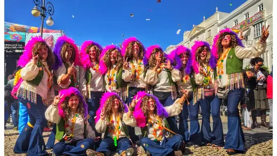 La chirigota callejera Las Cadiwoman La chirigota callejera Las Cadiwoman