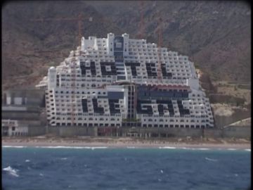 El año que Greenpeace convirtió el Algarrobico en el símbolo de la lucha contra la especulación en la costa El año que Greenpeace convirtió el Algarrobico en el símbolo de la lucha contra la especulación en la costa