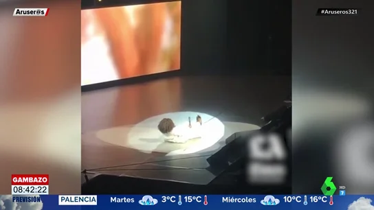 La caída viral de la presentadora Oprah Winfrey mientras habla de equilibrio en una conferencia caida La caída viral de la presentadora Oprah Winfrey mientras habla de equilibrio en una conferencia