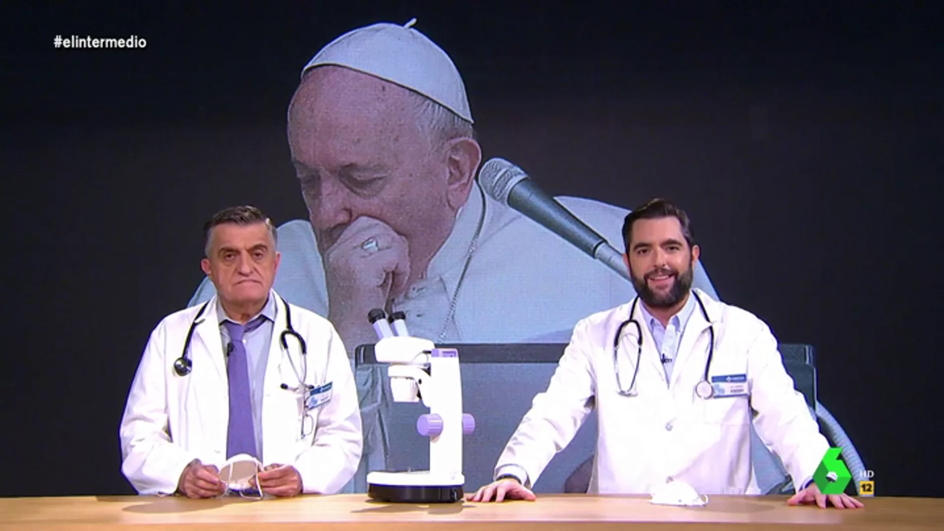 Desde políticos rezando hasta pruebas al papa Francisco: así afecta el coronavirus a la Iglesia