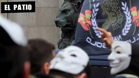 Policías y Guardias Civiles participan en una manifestación en el Congreso de los Diputados El Patio