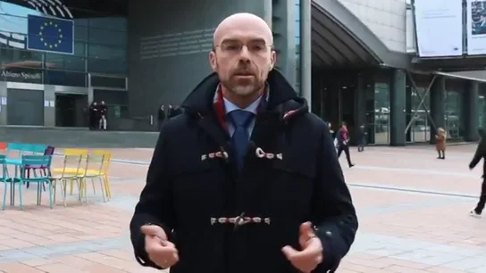 Buxadé (Vox) asegura que las imágenes de la policía griega cargando contra refugiados son "hermosas" Buxadé (Vox) asegura que las imágenes de la policía griega cargando contra refugiados son "hermosas"