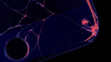 Un iPhone con el cristal roto