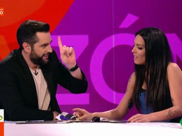 La divertida confesión de Dani Mateo sobre la diferencia de edad entre las parejas: "Yo 'Leonardodicapreo'" La divertida confesión de Dani Mateo sobre la diferencia de edad entre las parejas: "Yo 'Leonardodicapreo'"