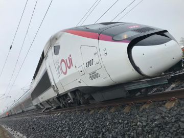 Una veintena de heridos tras descarrilar un tren de alta velocidad en Francia Una veintena de heridos tras descarrilar un tren de alta velocidad en Francia