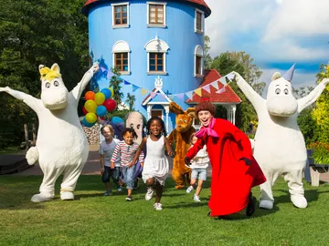 Niños con los Mumins Niños con los Mumins