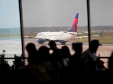 Los aeropuertos de la República Dominicana comenzaron a sentir los efectos de la expansión del coronavirus la semana pasada; a día de hoy el Gobierno del país ya los ha cerrado Los aeropuertos de la República Dominicana comenzaron a sentir los efectos de la expansión del coronavirus la semana pasada; a día de hoy el Gobierno del país ya los ha cerrado