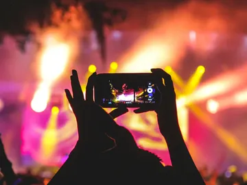 Grabación con el móvil en un concierto Grabación con el móvil en un concierto
