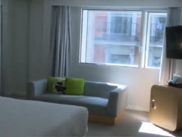 Imagen de una de las habitaciones de un hotel de Madrid en el que se pueden quedar los sanitatios para evitar contagios Imagen de una de las habitaciones de un hotel de Madrid en el que se pueden quedar los sanitatios para evitar contagios