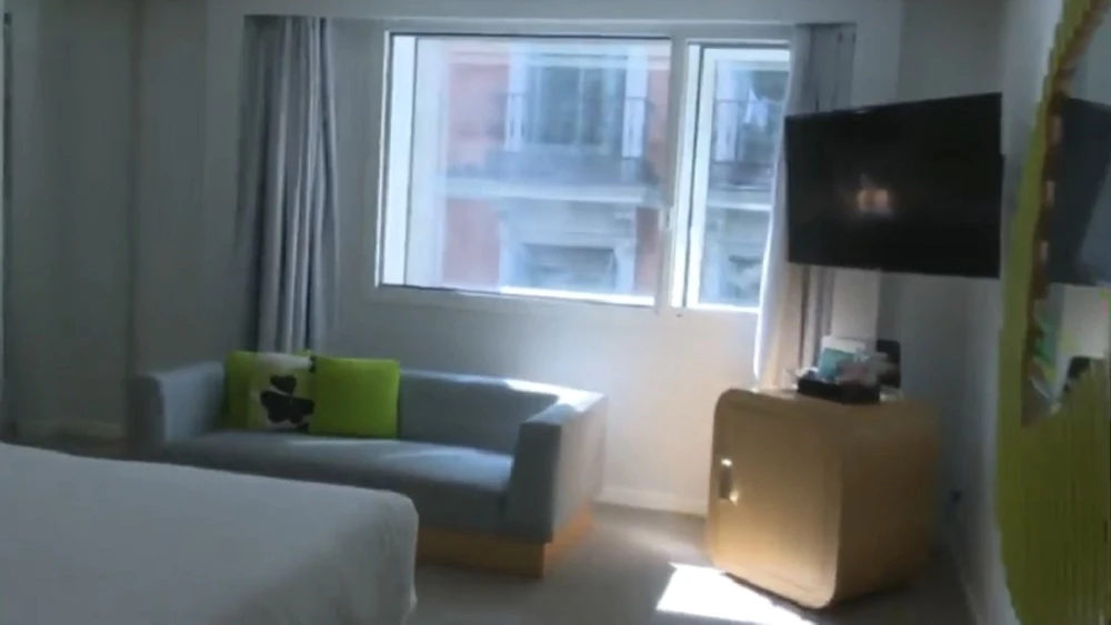 Imagen de una de las habitaciones de un hotel de Madrid en el que se pueden quedar los sanitatios para evitar contagios