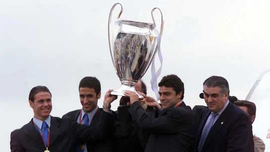 Sanchís levanta la Champions League Sanchís levanta la Champions League