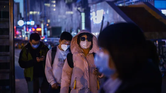 Ciudadanos con mascarillas en China Ciudadanos con mascarillas en China