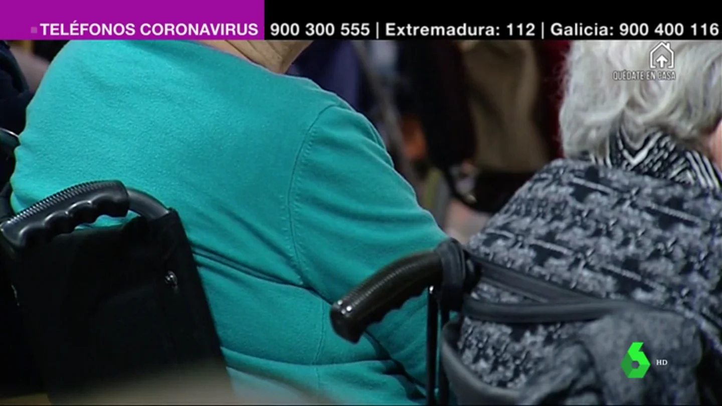 Imagen de mujeres en una residencia de personas de tercera edad Imagen de mujeres en una residencia de personas de tercera edad