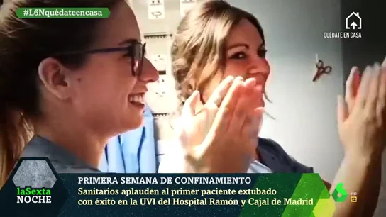 El aplauso de los sanitarios al primer paciente extubado con éxito en la UVI del Ramón y Cajal de Madrid El aplauso de los sanitarios al primer paciente extubado con éxito en la UVI del Ramón y Cajal de Madrid