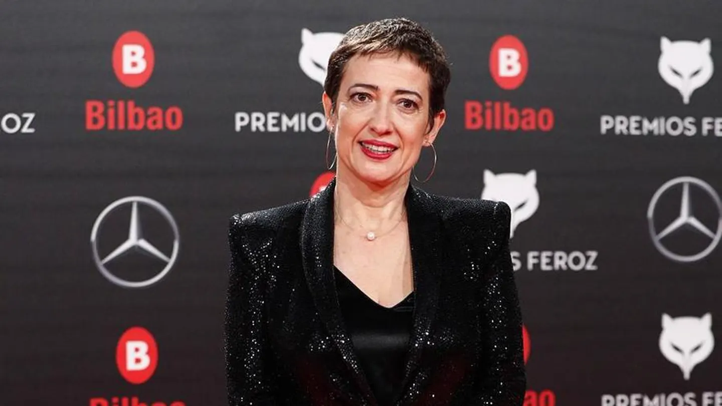 María Guerra, presidenta de la Asociación de Informadores Cinematográficos de España, en la alfombra roja de los Premios Feroz Guerra conduce el programa 'La Script' junto a Pepa Blanes en Movistar+