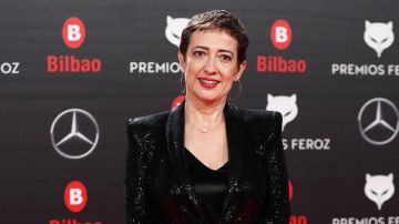 María Guerra, presidenta de la Asociación de Informadores Cinematográficos de España, en la alfombra roja de los Premios Feroz
