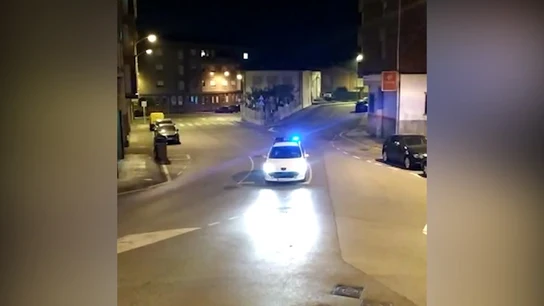 Policía Nacional de Noreña leyendo 'la carta' de Pikachu Policía Nacional de Noreña leyendo 'la carta' de Pikachu