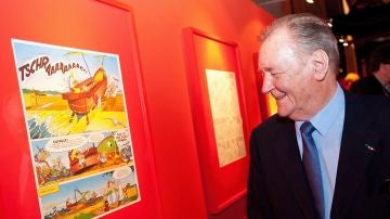 El dibujante francés Albert Uderzo visita una exposición de 'Asterix y los Celtas'