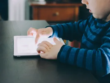 Los jóvenes y las nuevas tecnologías Los jóvenes y las nuevas tecnologías