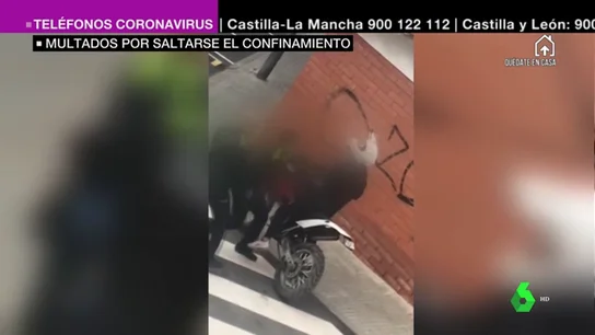 Denuncian a un joven por saltarse el confinamiento y agredir a un policía en Barcelona Denuncian a un joven por saltarse el confinamiento y agredir a un policía en Barcelona