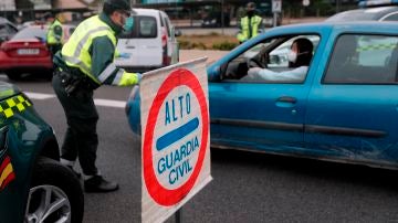 Control de la Guardia Civil de Tráfico por el coronavirus Control de la Guardia Civil de Tráfico por el coronavirus