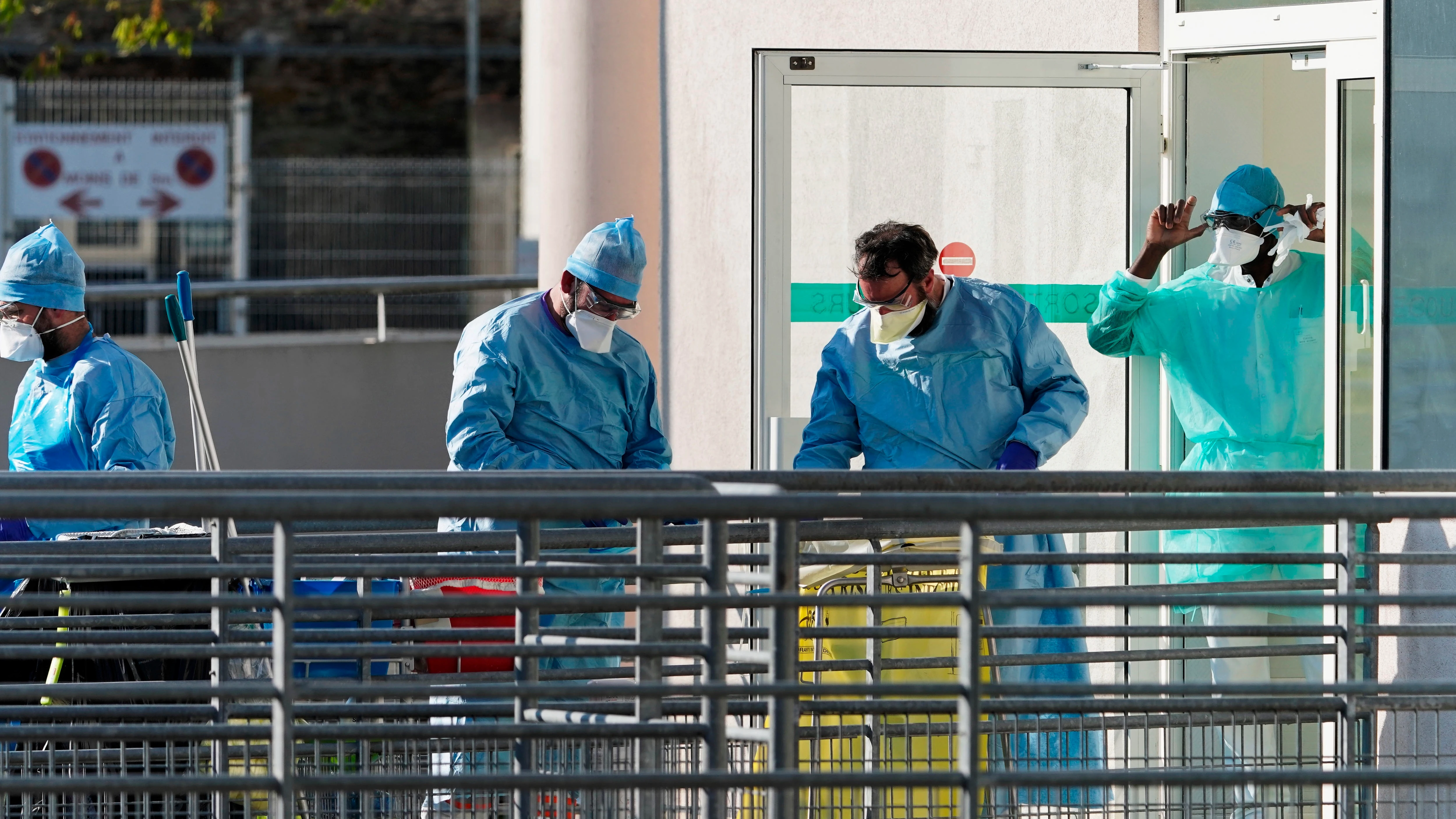 Sanitarios franceses en un hospital de Francia