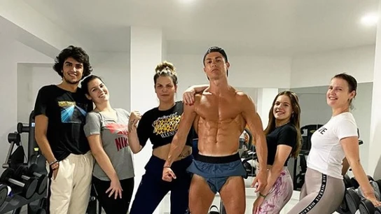 Cristiano Ronaldo junto a su familia Cristiano Ronaldo junto a su familia
