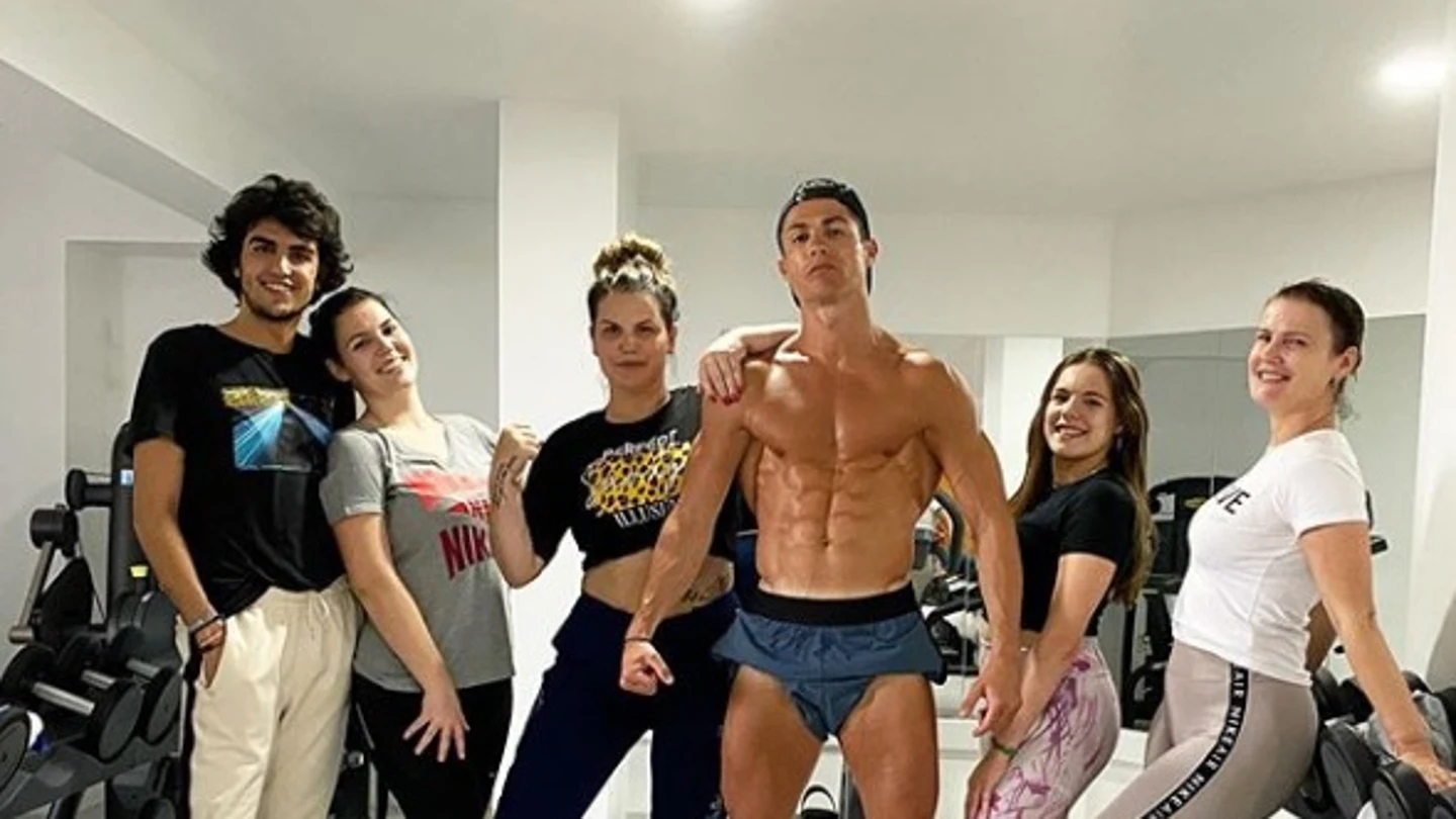 Cristiano Ronaldo junto a su familia Cristiano Ronaldo junto a su familia