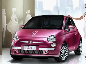 Fiat 500 con decoración de Barbie Fiat 500 con decoración de Barbie