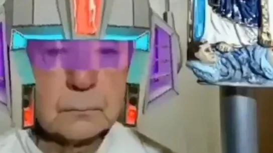 El sacerdote italiano con uno de los filtros El sacerdote italiano con uno de los filtros