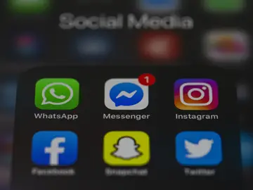 Distintas aplicaciones de mensajería (WhatsApp, Messenger, Instagram, Facebook, Snapchat, Twitter)