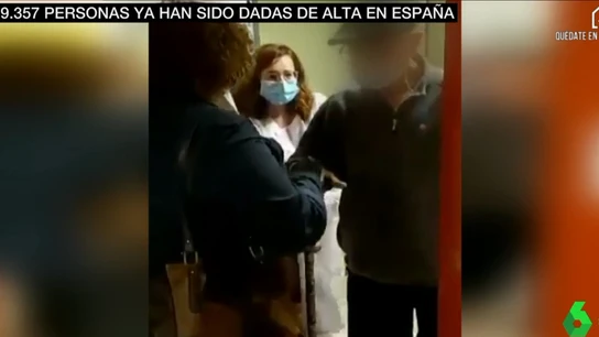 Un anciano se reencuentra con su familia en La Paz Un anciano se reencuentra con su familia en La Paz