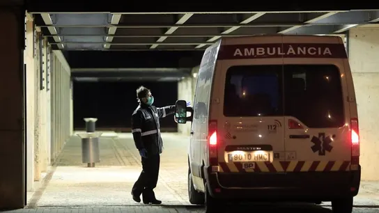 Ambulancia en el Hospital Universitario de La Plana en Vila-real Ambulancia en el Hospital Universitario de La Plana en Vila-real