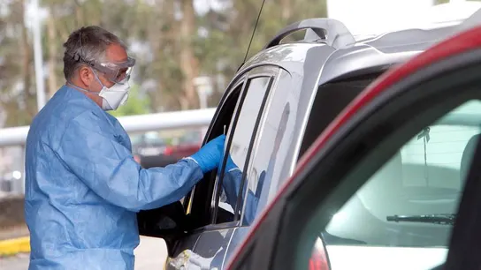 Prueba del coronavirus en el coche en un hospital gallego Prueba del coronavirus en el coche en un hospital gallego