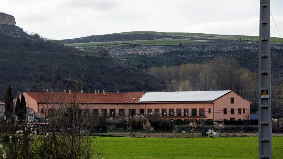 Vista general de la residencia de ancianos privada Valle del Cuco Ribera del Riaza del municipio burgalés de Adrada de Haza, este jueves. 