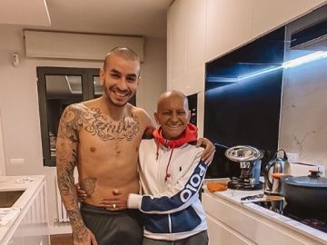 Ángel Correa junto a su madre Ángel Correa junto a su madre