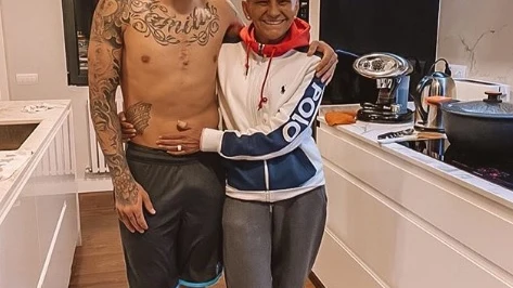 Ángel Correa junto a su madre