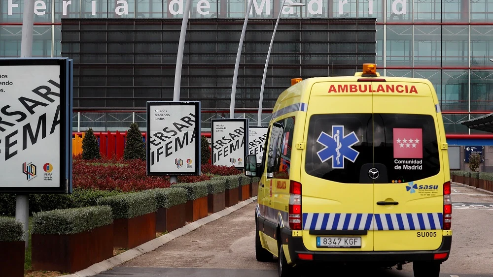 Imagen de una ambulancia a las puertas de Ifema