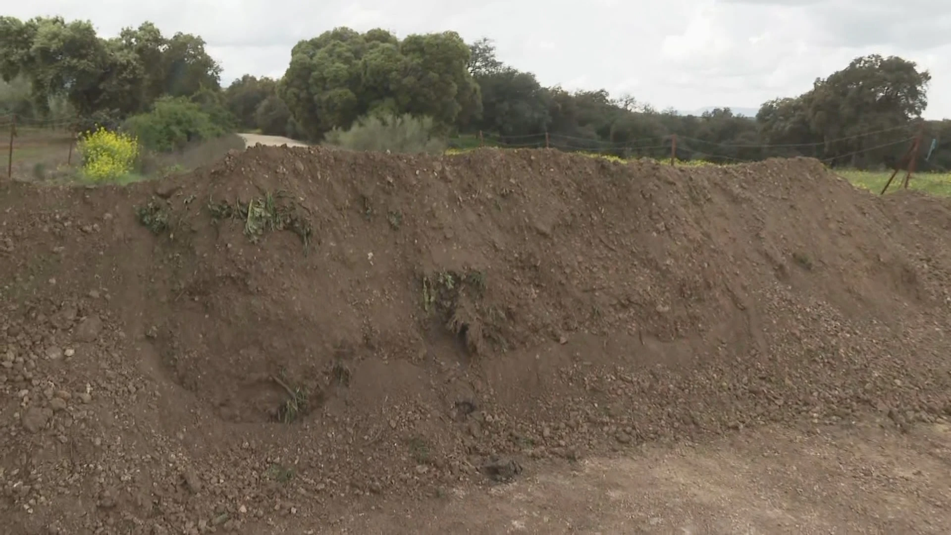 Barricadas de arena en pueblos de Cádiz