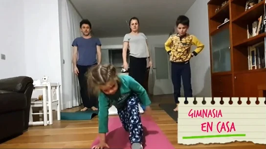 Miguel Rabaneda haciendo gimnasia con su familia durante el confinamiento Miguel Rabaneda haciendo gimnasia con su familia durante el confinamiento