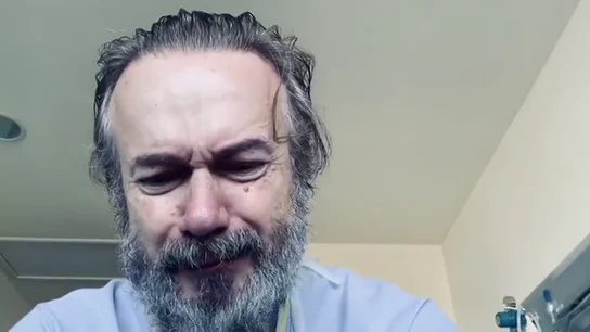 El emotivo testimonio del actor Tristán Ulloa tras superar el coronavirus: "Es muy tercermundista todo" El emotivo testimonio del actor Tristán Ulloa tras superar el coronavirus: "Es muy tercermundista todo"