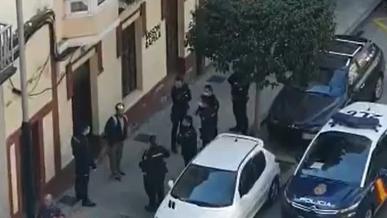 Desalojan un mesón al que los clientes accedían con contraseña desde una puerta lateral en Ferrol Desalojan un mesón al que los clientes accedían con contraseña desde una puerta lateral en Ferrol