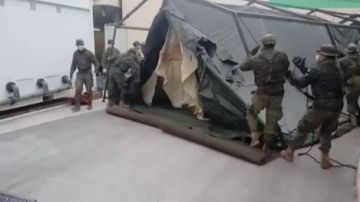 Militares instalando el hospital de campaña junto al Gregorio Marañón