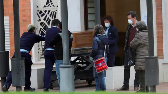 Vista de la entrada al crematorio del cementerio de La Almudena en Madrid Vista de la entrada al crematorio del cementerio de La Almudena en Madrid
